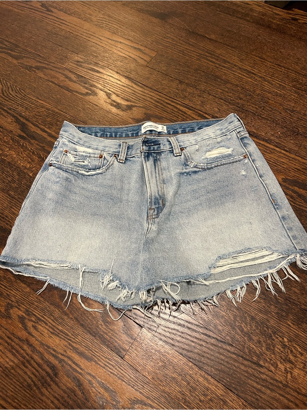 Abercrombie & Fitch
Mid Rise Boyfriend Shorts
Size 29/8